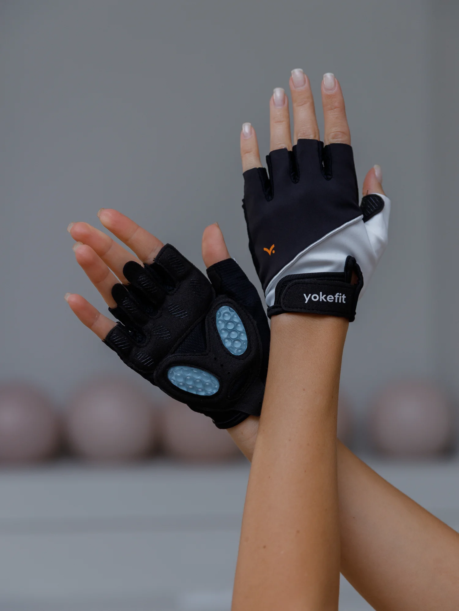 Чёрные перчатки Yokefit с гелевыми вставками